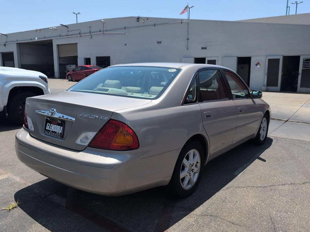 Used 2000 Toyota Avalon XLS FWD image 4