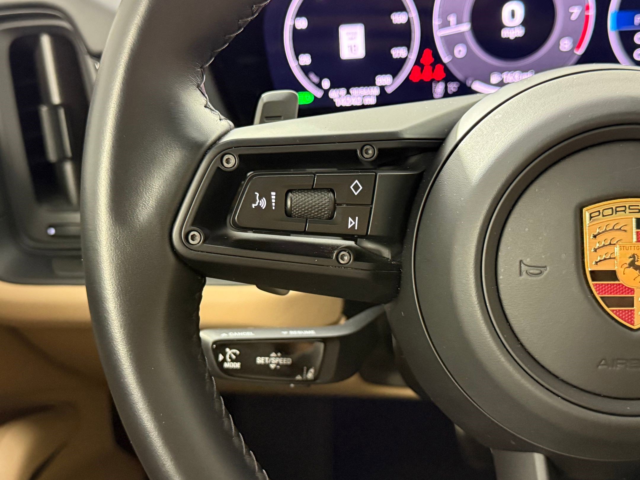 Used 2025 Porsche Cayenne GTS image 19