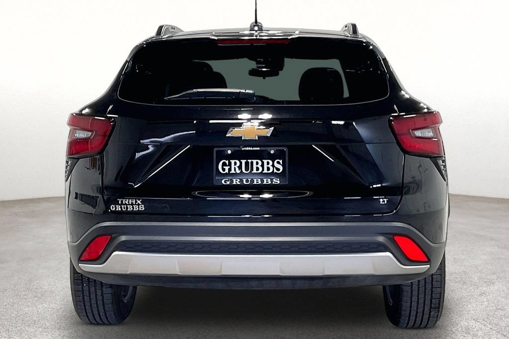 Used 2024 Chevrolet Trax LT w/ Driver Confidence Package FWD image 5