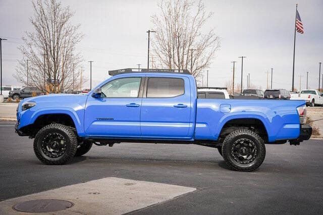 Used 2020 Toyota Tacoma TRD Sport w/ Technology Package AWD/4WD image 10