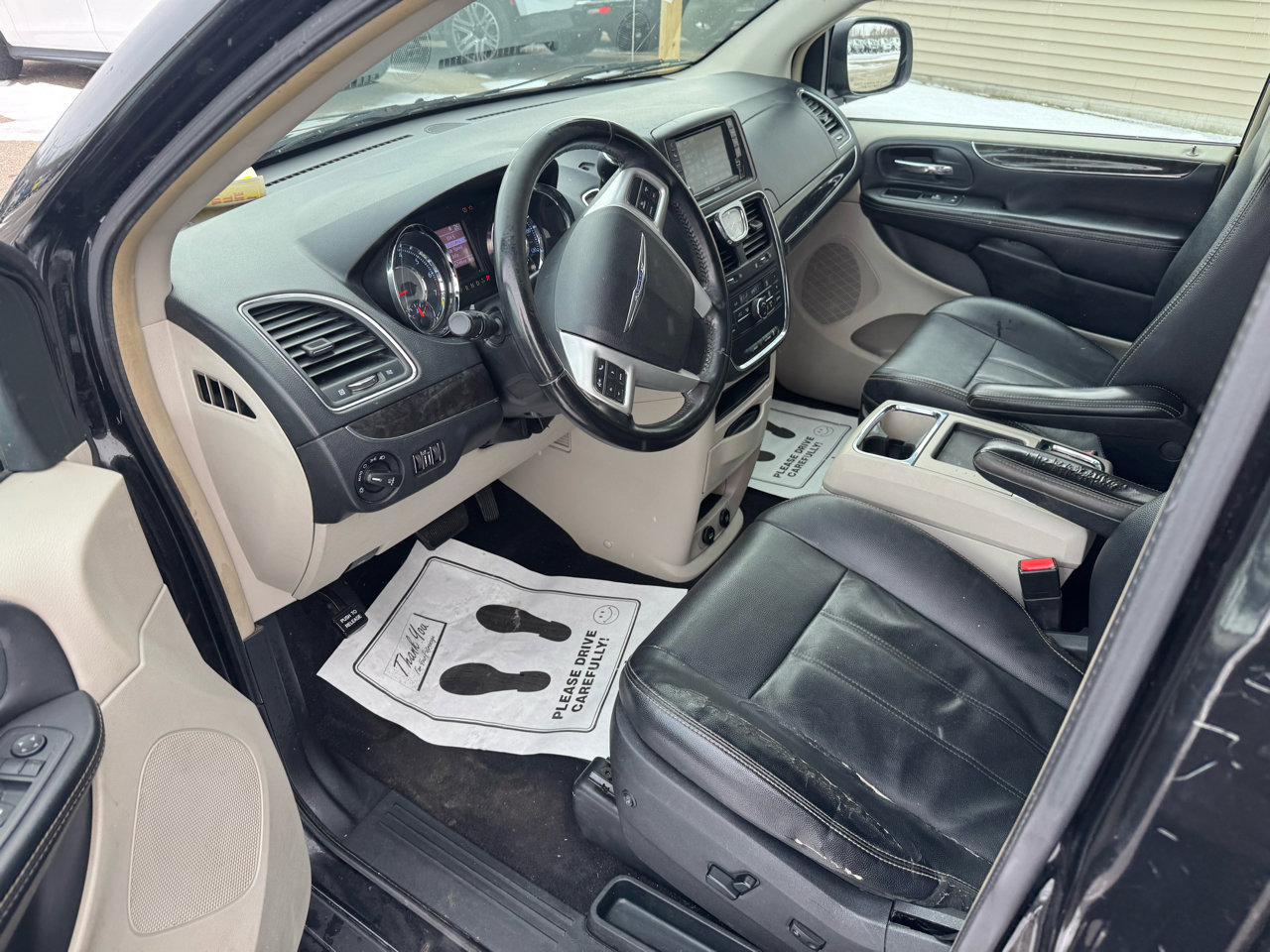 Used 2014 Chrysler Town & Country Touring image 11