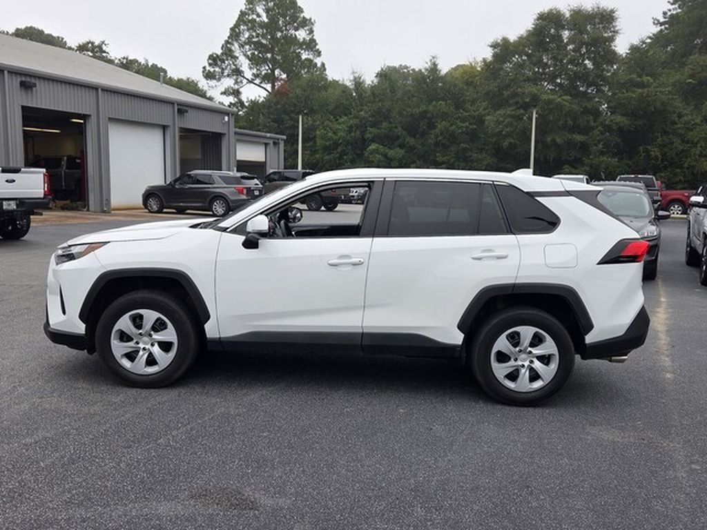 Used 2024 Toyota RAV4 LE FWD image 5
