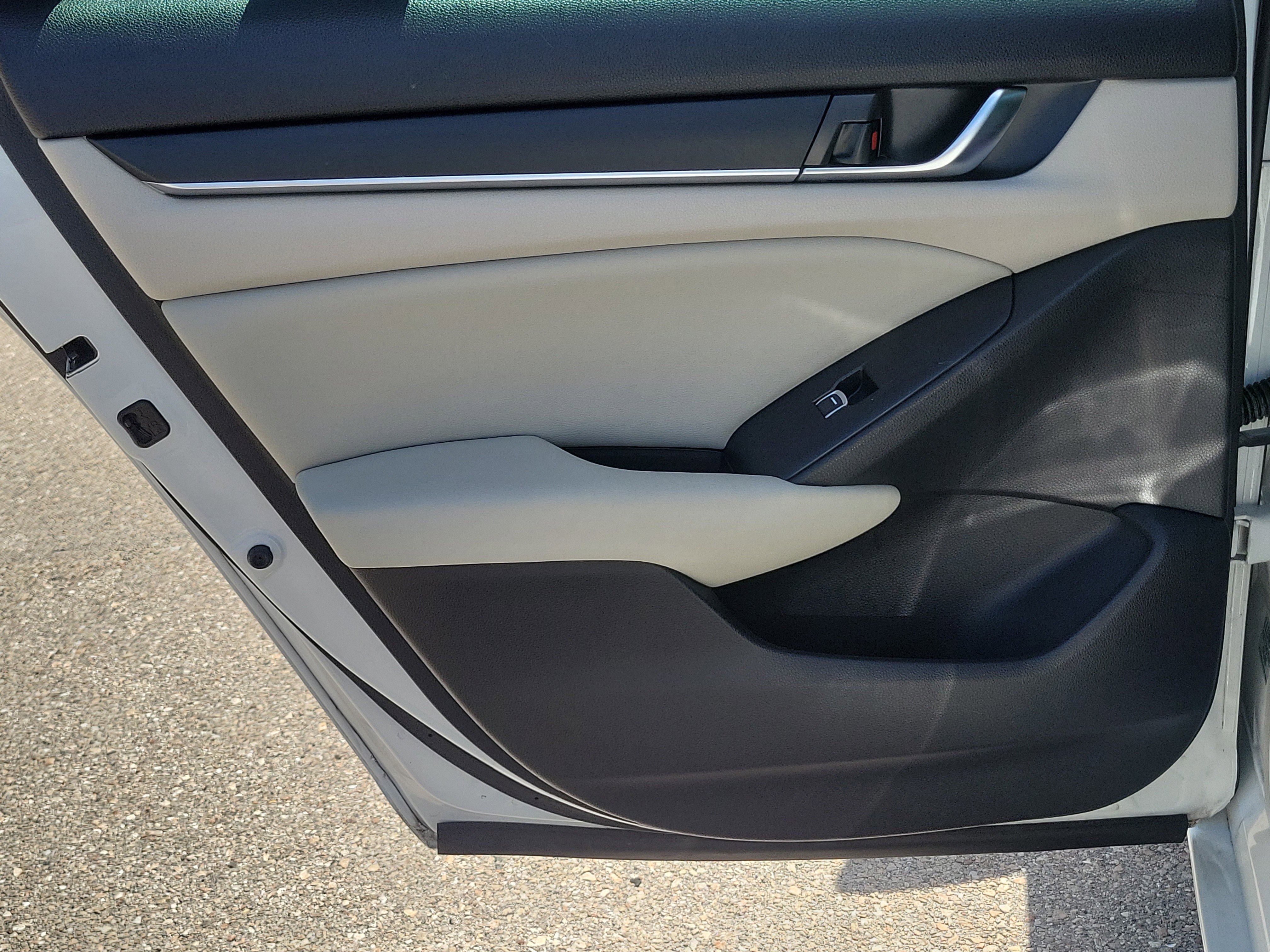 Used 2018 Honda Accord LX image 13