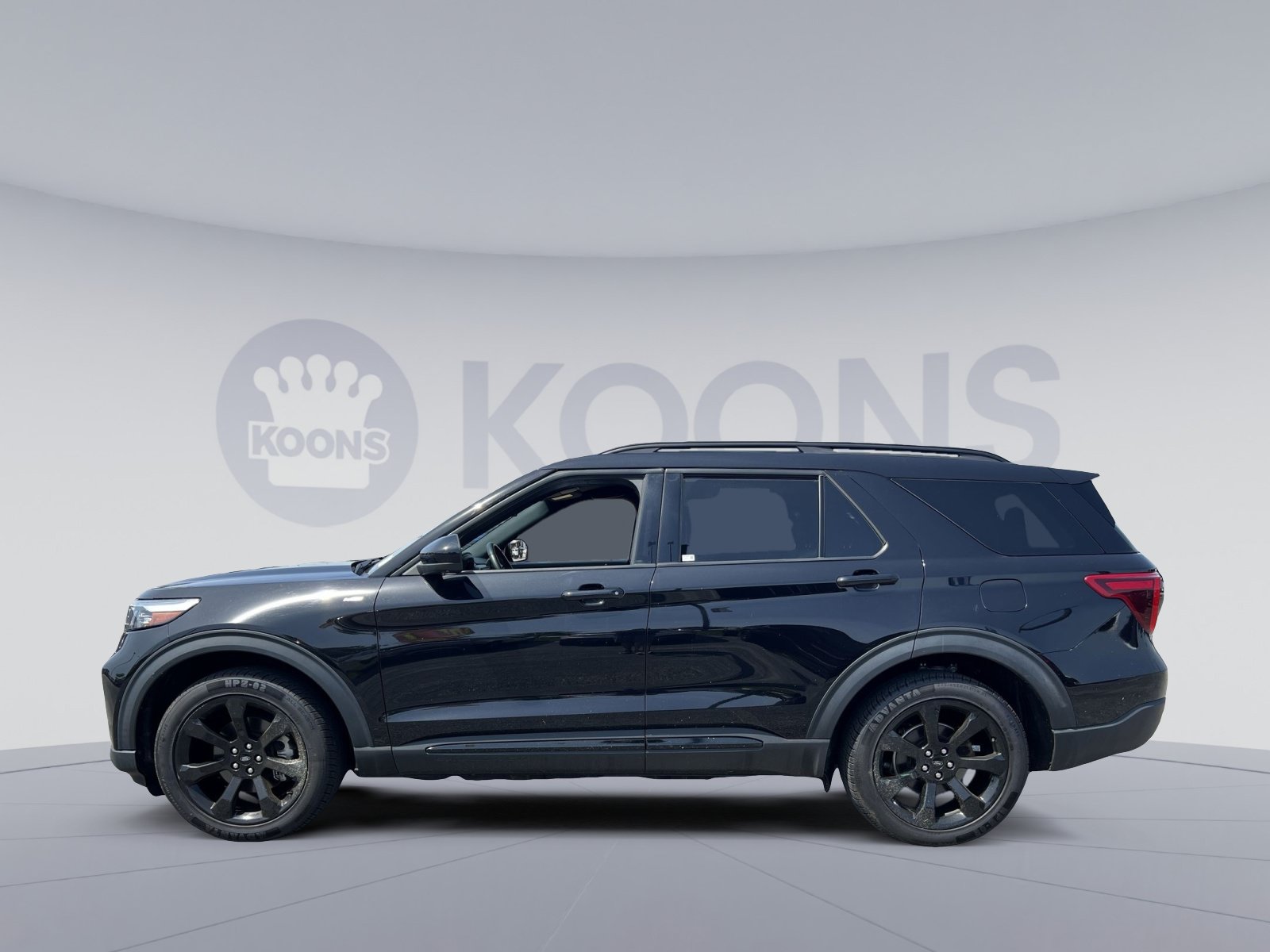 Used 2023 Ford Explorer ST-Line w/ Class IV Trailer Tow Package AWD/4WD image 2