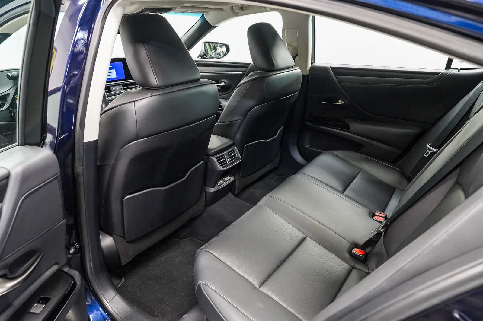 Used 2024 Lexus ES 300h w/ Premium Package FWD image 19