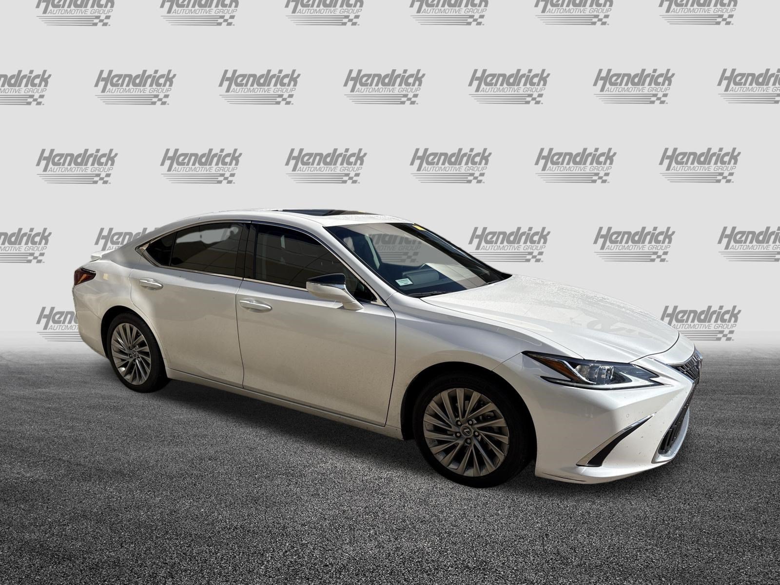 Used 2023 Lexus ES 300h w/ Accessory Package (Z2) FWD image 2