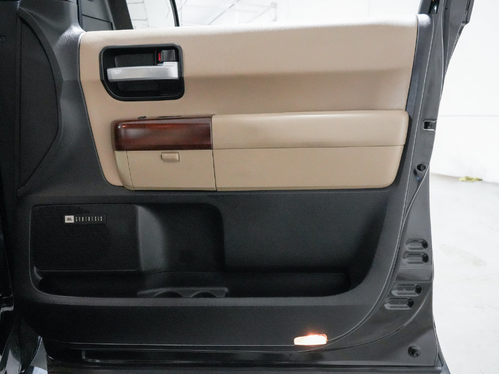 Used 2017 Toyota Sequoia Platinum RWD image 38