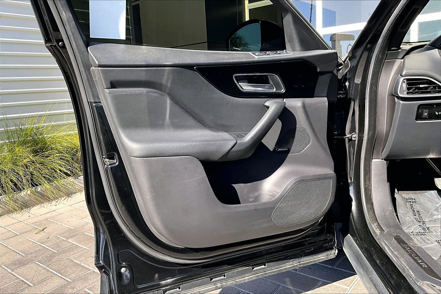 Used 2018 Jaguar F-PACE Premium image 23