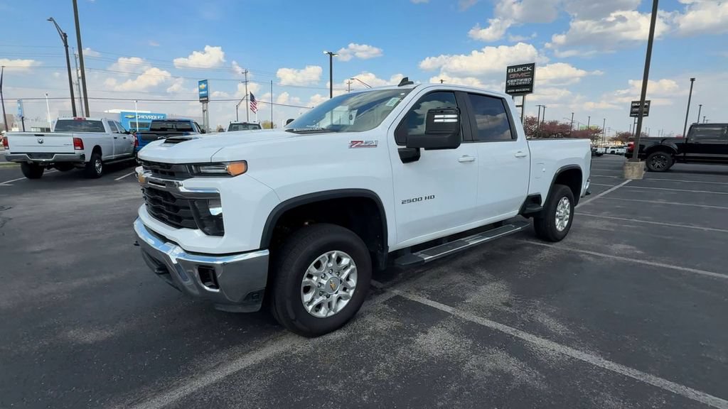 Used 2024 Chevrolet Silverado 2500 LT AWD/4WD image 4
