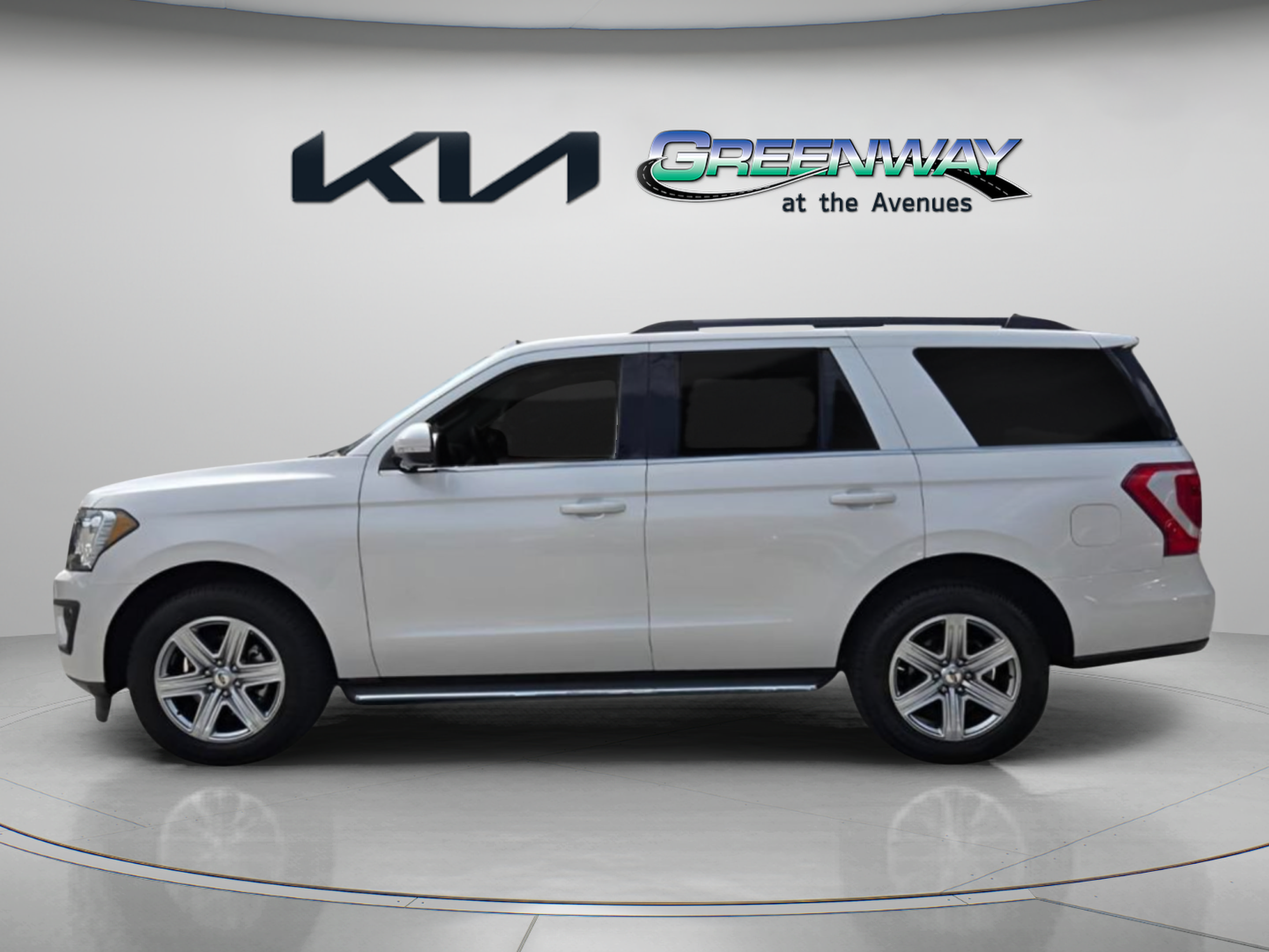 Used 2019 Ford Expedition XLT w/ Equipment Group 202A RWD image 4