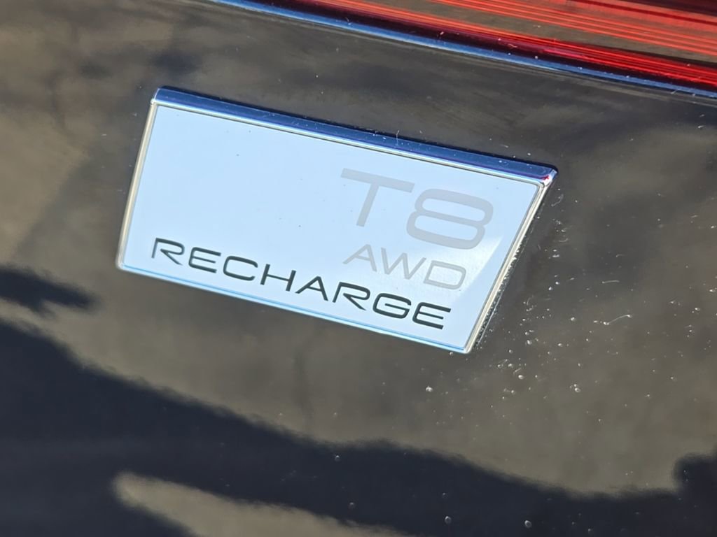 Certified 2023 Volvo XC60 T8 Ultimate w/ Protection Package Premier image 11
