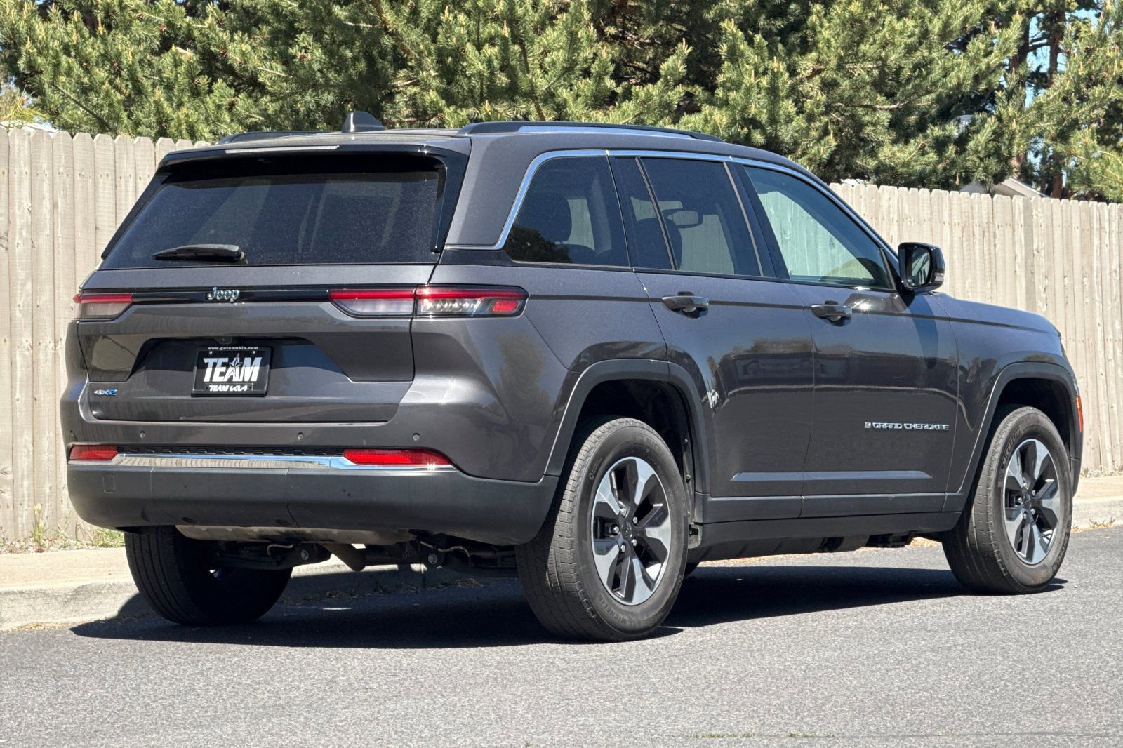 Used 2023 Jeep Grand Cherokee 4WD 4xe image 4
