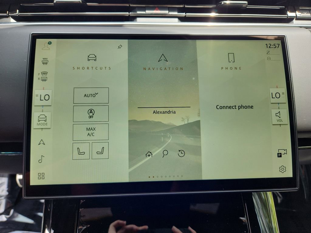 New 2025 Land Rover Range Rover Sport Dynamic SE image 17