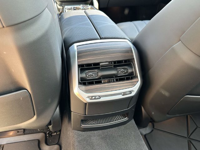 Used 2026 BMW 760i xDrive w/ Executive Package AWD/4WD image 20