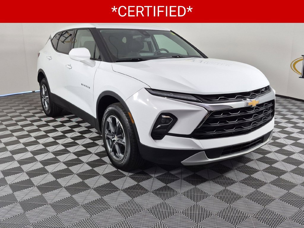 Used 2025 Chevrolet Blazer LT AWD/4WD image 2