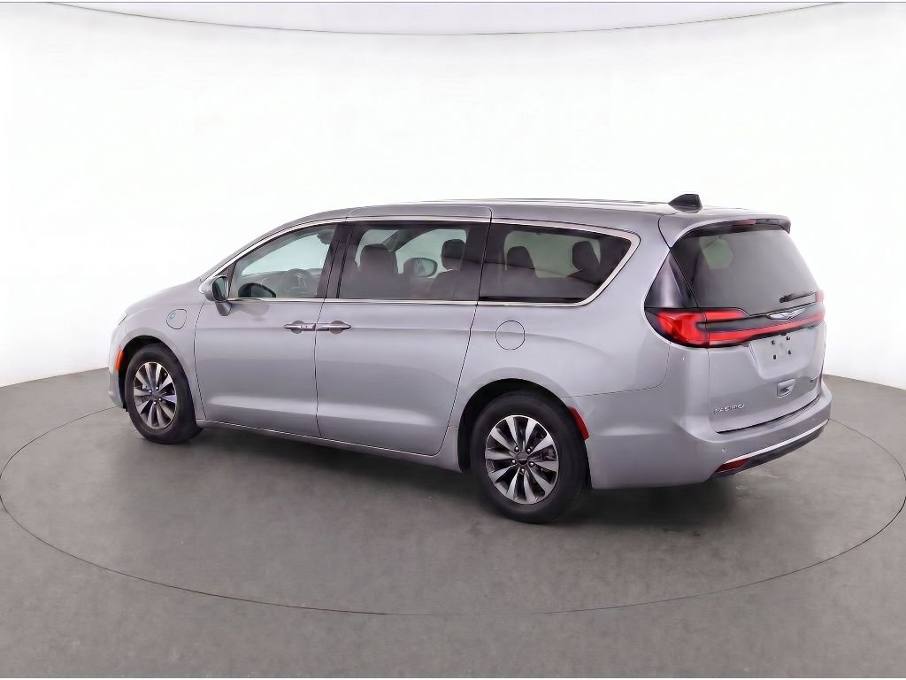 Used 2024 Chrysler Pacifica Limited FWD image 4