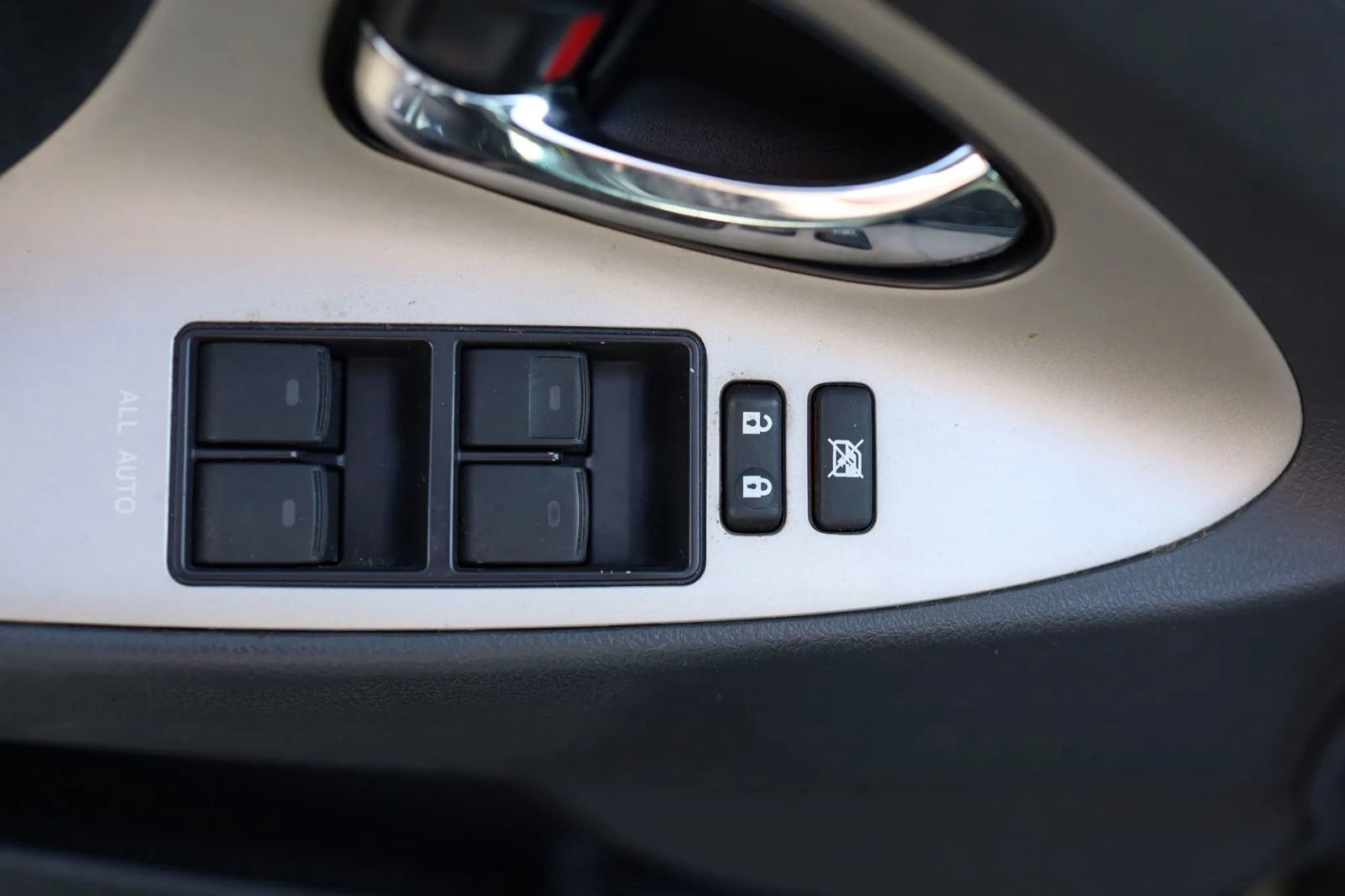 Used 2011 Toyota Camry SE image 11