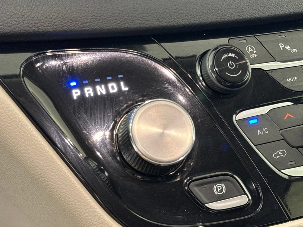 Certified 2024 Chrysler Pacifica Touring-L FWD image 27