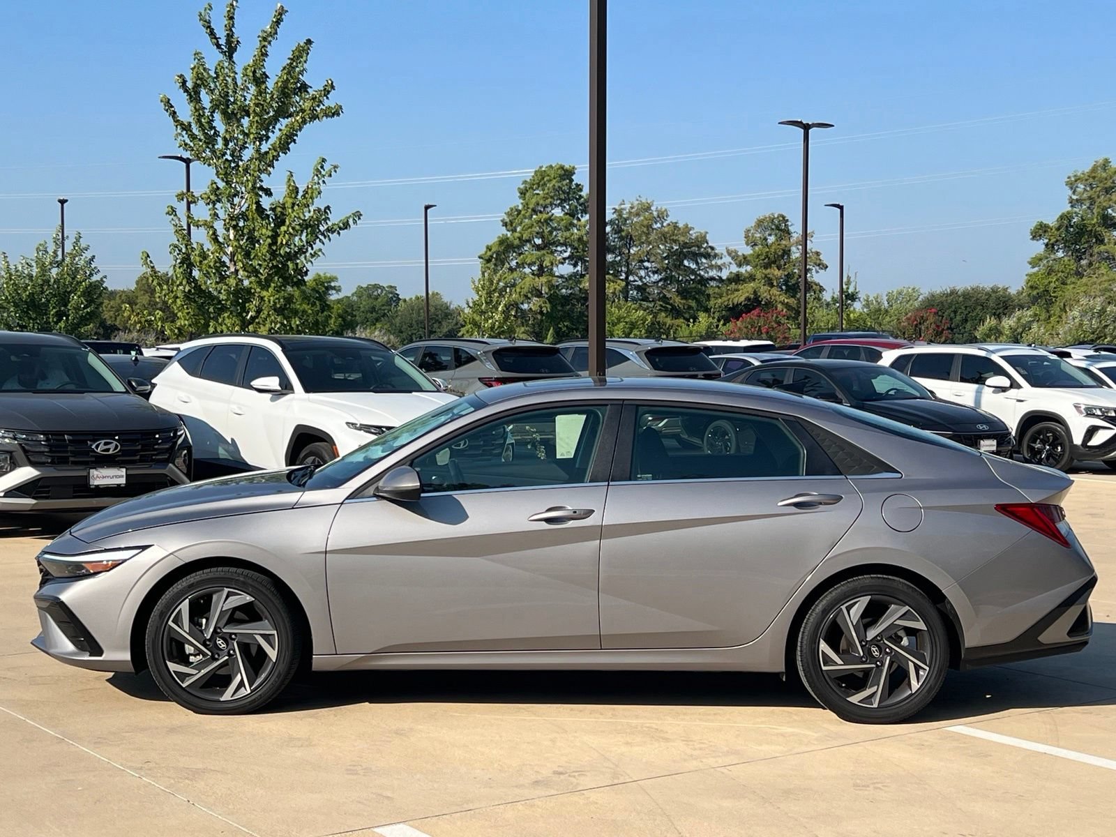 Used 2025 Hyundai Elantra SEL FWD image 6
