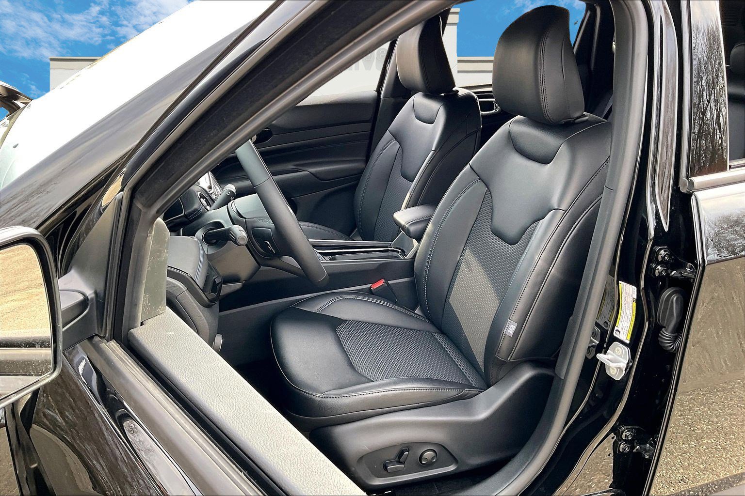 New 2026 Jeep Compass Latitude w/ Sun and Sound Group AWD/4WD image 9