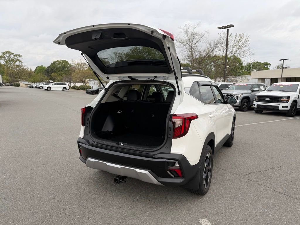 Used 2024 Kia Seltos EX image 9