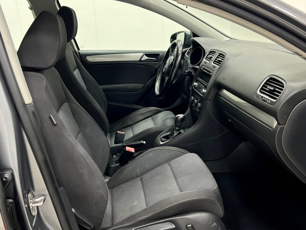 Used 2013 Volkswagen Golf 4-Door FWD image 30