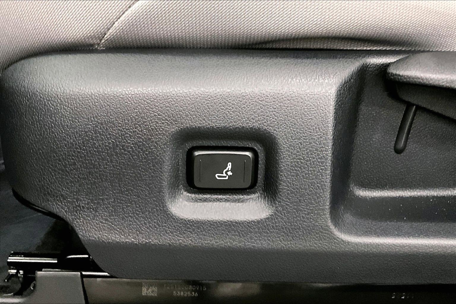 Used 2025 Toyota Tacoma SR5 AWD/4WD image 30