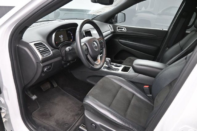 Used 2019 Jeep Grand Cherokee Altitude AWD/4WD image 9