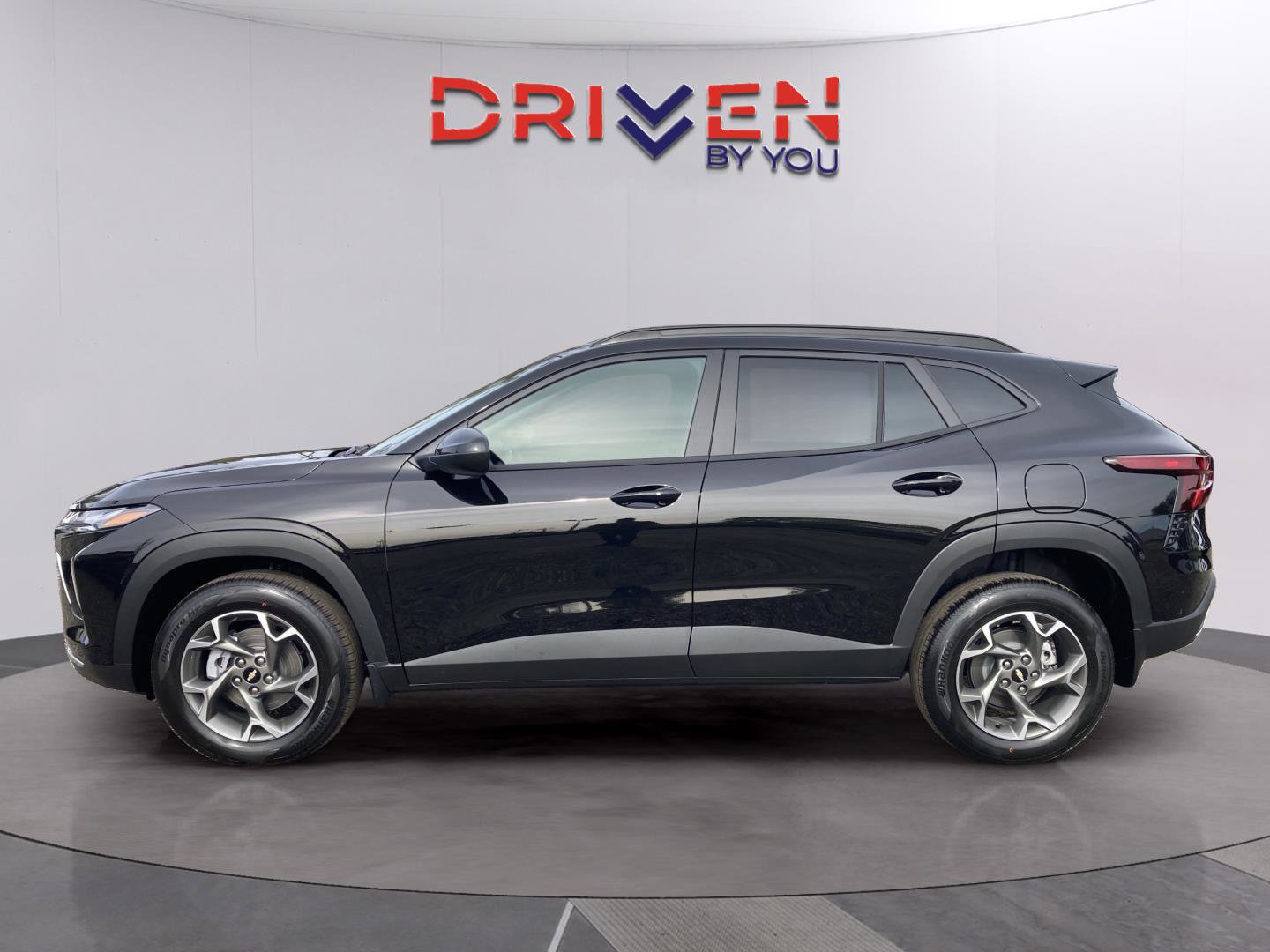 New 2026 Chevrolet Trax LT w/ Driver Confidence Package image 2