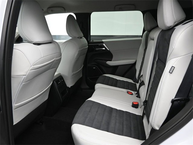 New 2025 Mitsubishi Outlander SE image 10