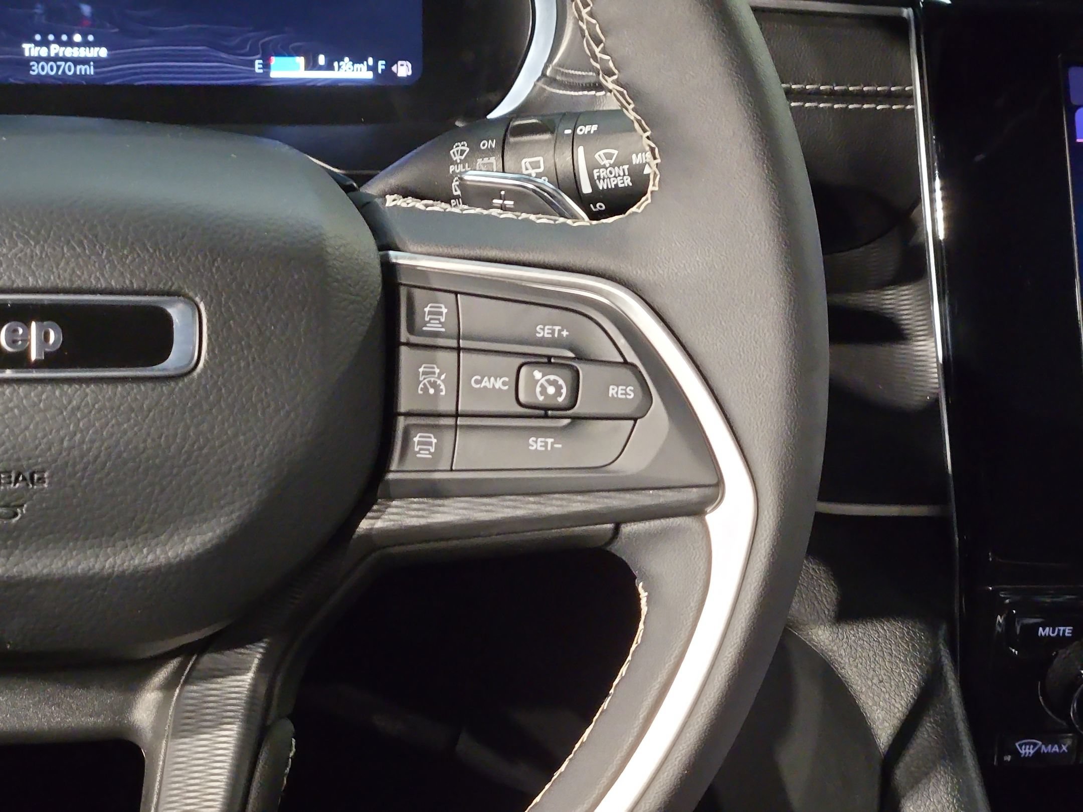 Used 2025 Jeep Grand Cherokee L Laredo w/ Luxury Tech Group I AWD/4WD image 29