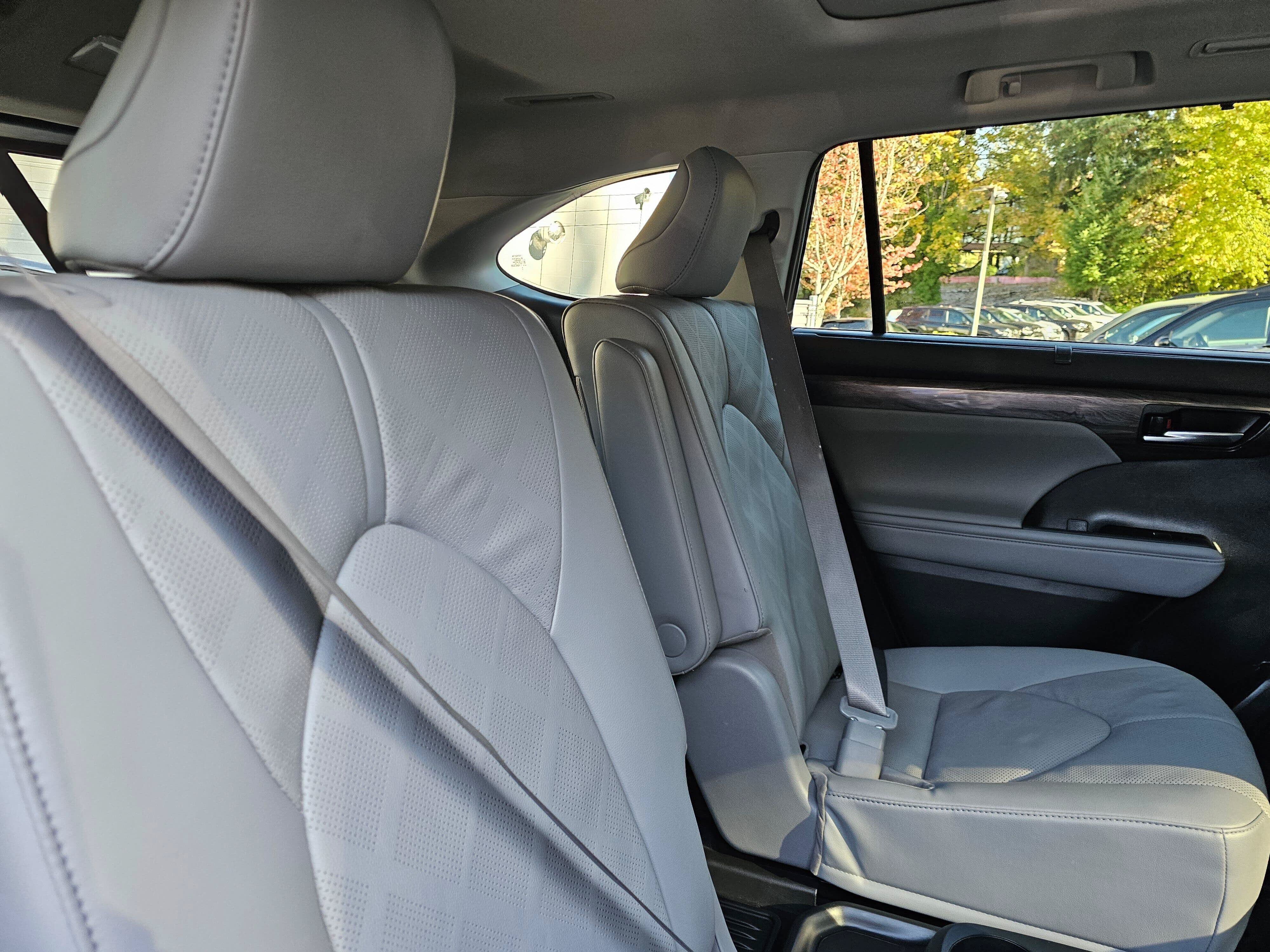 Used 2022 Toyota Highlander Platinum AWD/4WD image 13