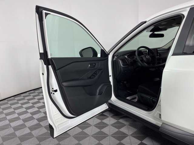 Certified 2025 Nissan Rogue S FWD image 17