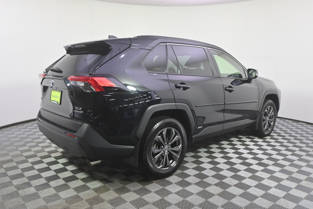 Used 2023 Toyota RAV4 XLE Premium AWD/4WD image 7