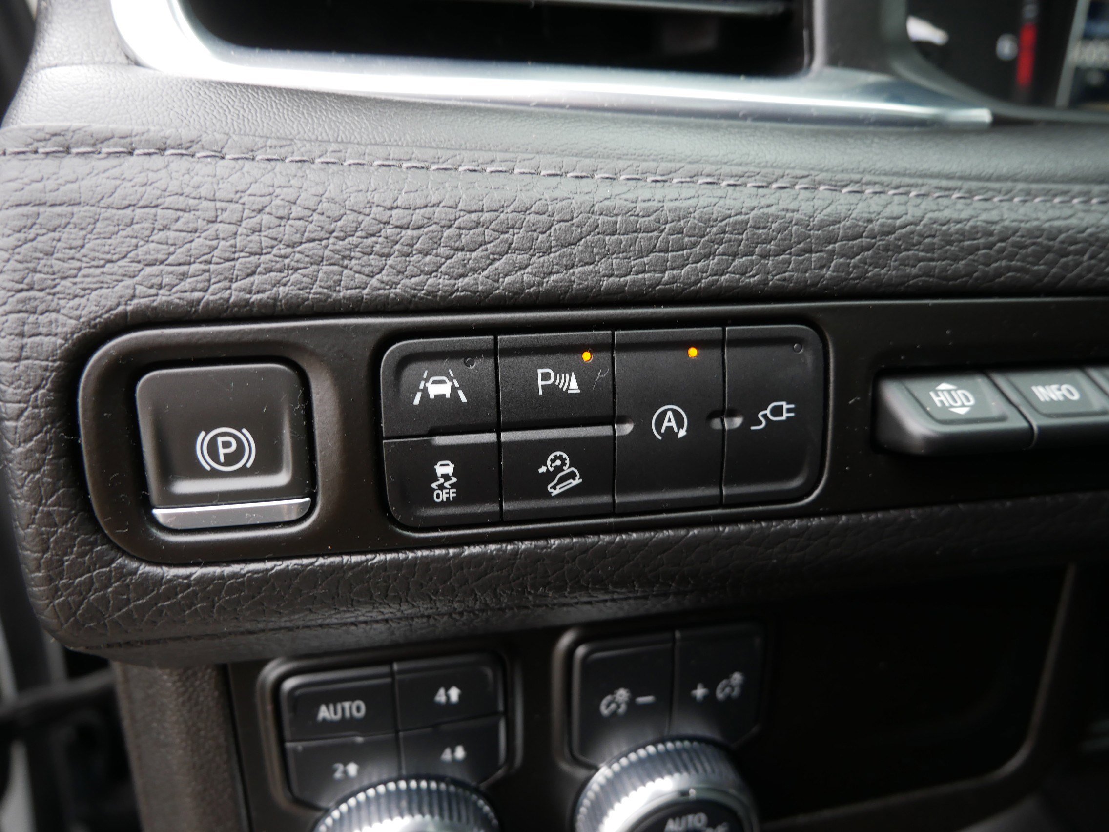 Used 2021 GMC Yukon Denali w/ Denali Premium Package image 26