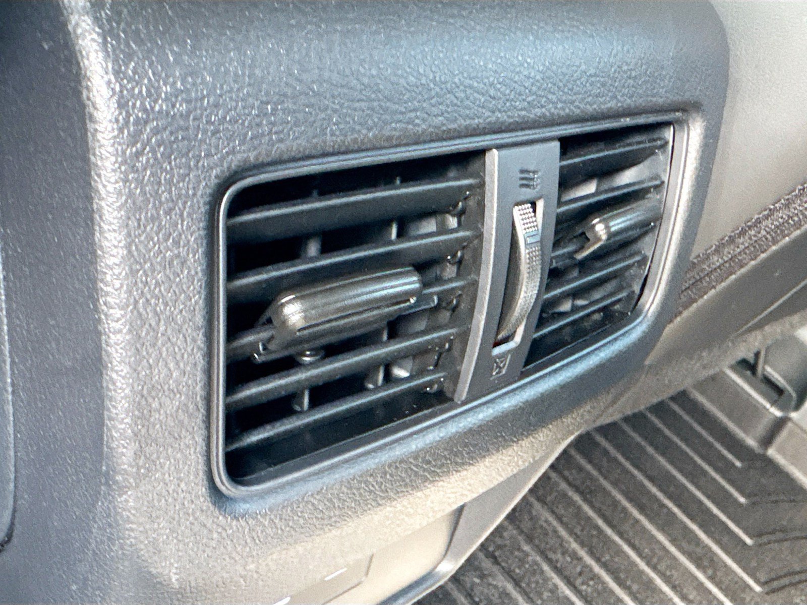 Used 2026 Nissan Rogue Dark Armor FWD image 27