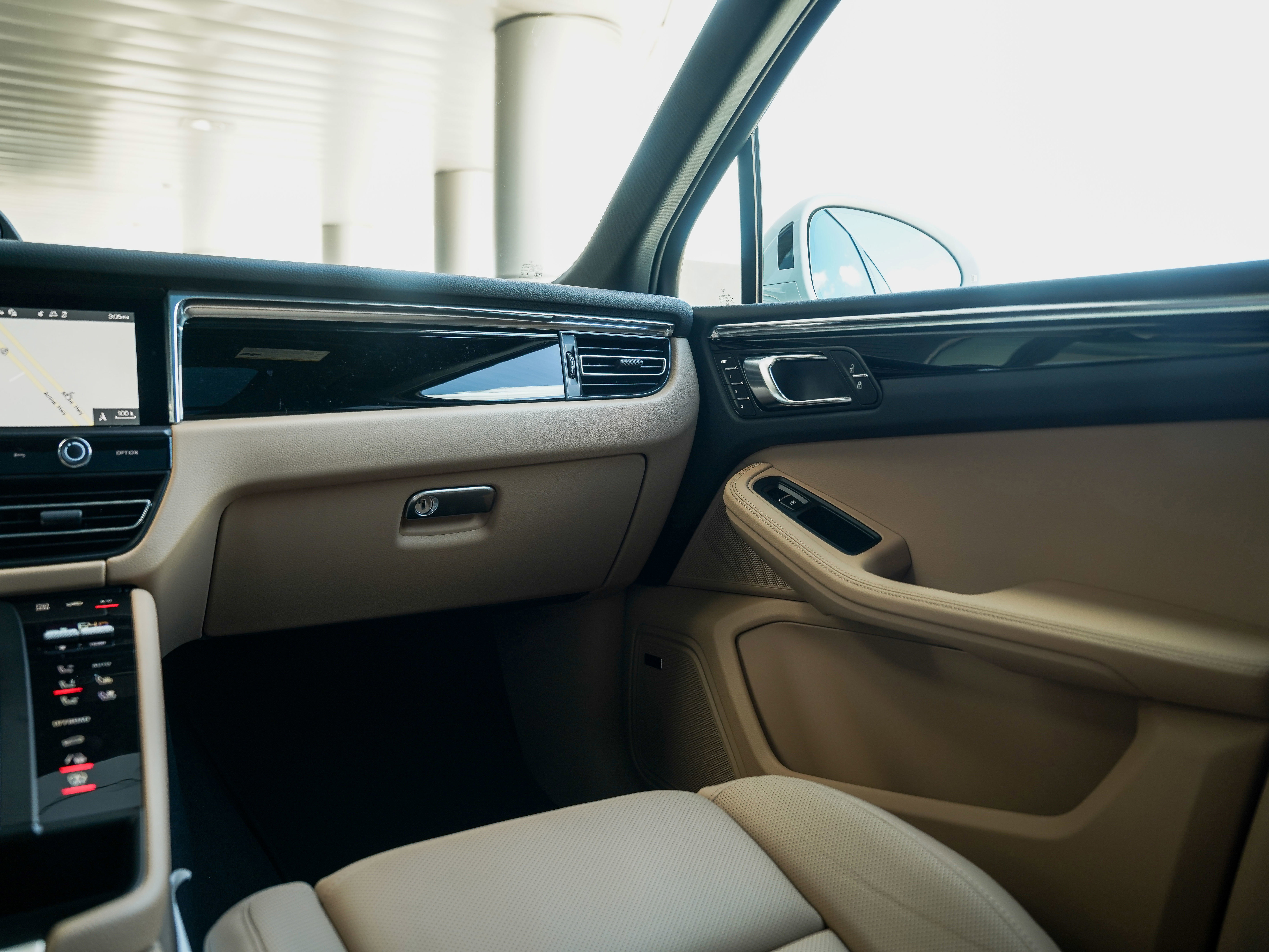 Certified 2025 Porsche Macan image 26