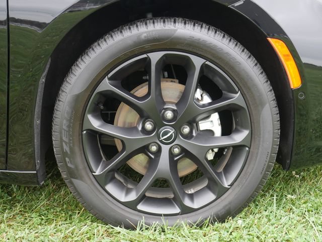 Used 2025 Chrysler Pacifica Limited w/ Trailer Tow Group FWD image 13