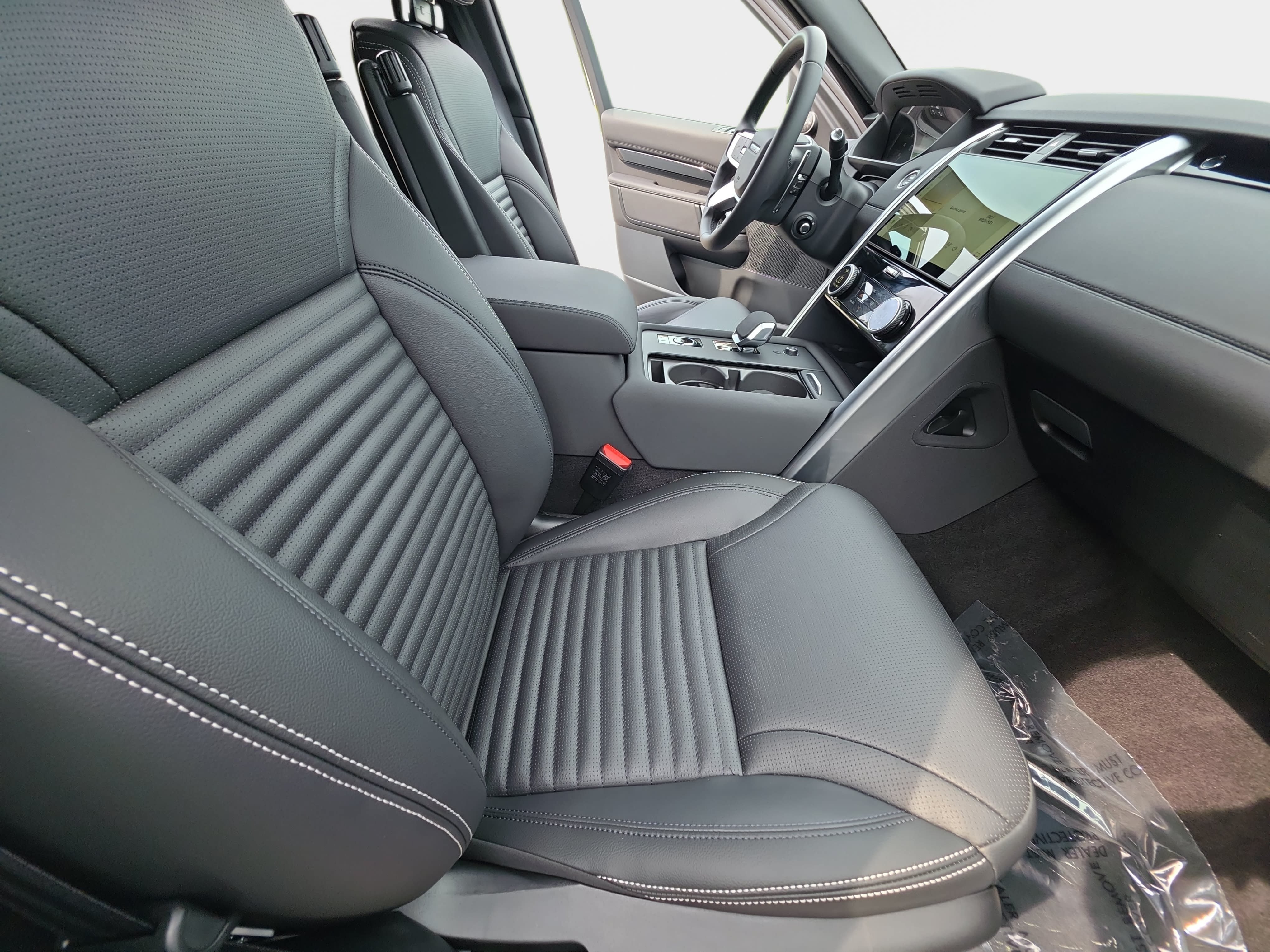 Certified 2025 Land Rover Discovery S AWD/4WD image 10