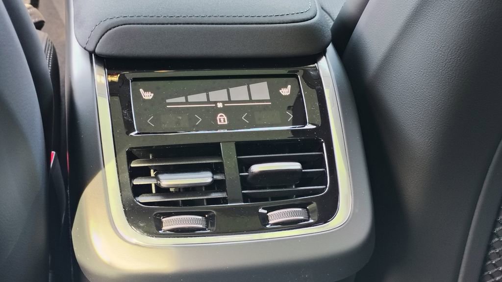 New 2026 Volvo XC60 B5 Ultra w/ Protection Package Premier image 30