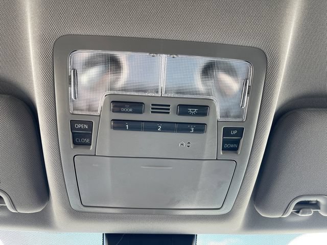 Used 2017 Toyota Highlander Limited w/ Carpet Mat Package AWD/4WD image 20