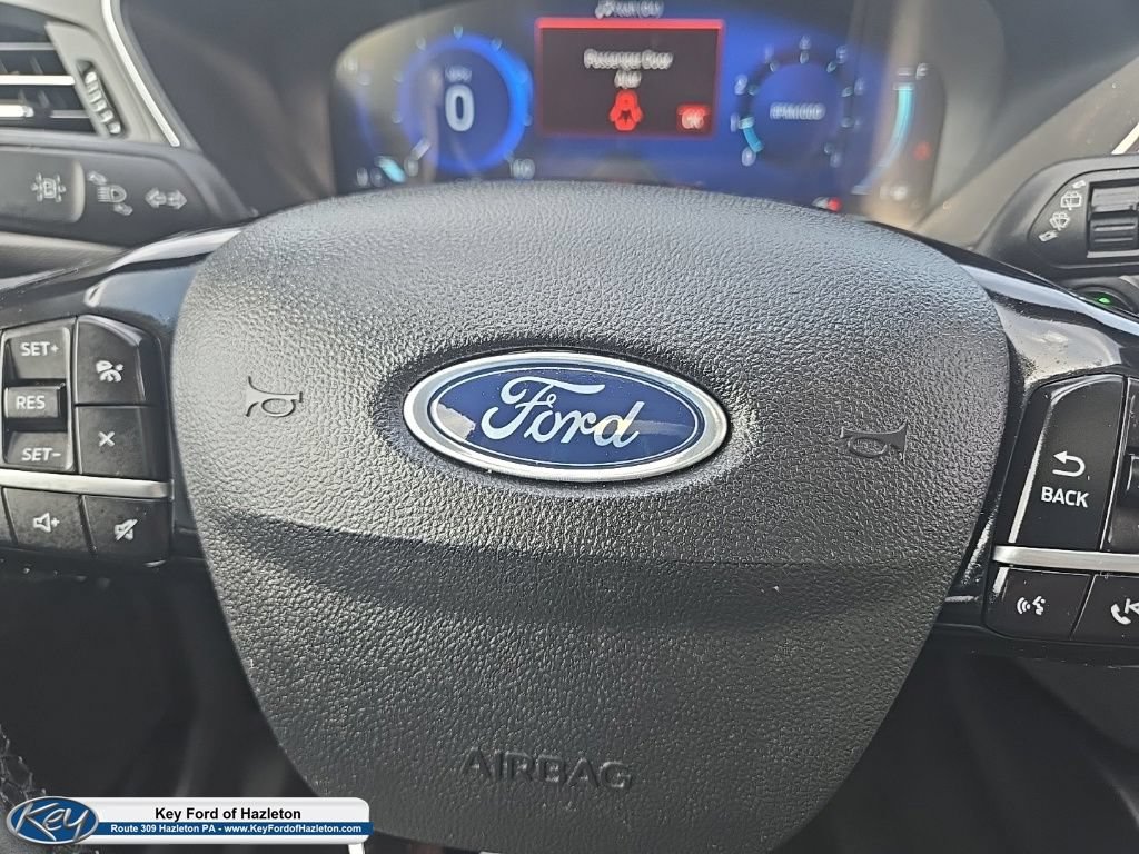 Certified 2022 Ford Escape Titanium w/ Class II Trailer Tow Package AWD/4WD image 31