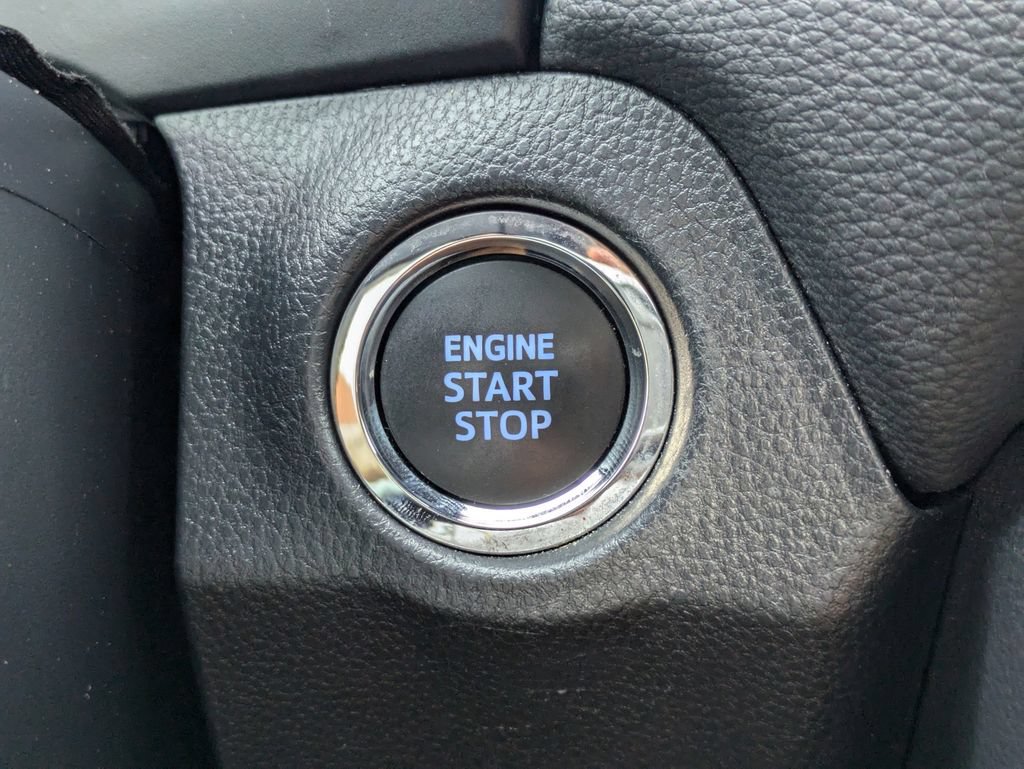 Used 2022 Toyota RAV4 XLE w/ Convenience Package FWD image 29