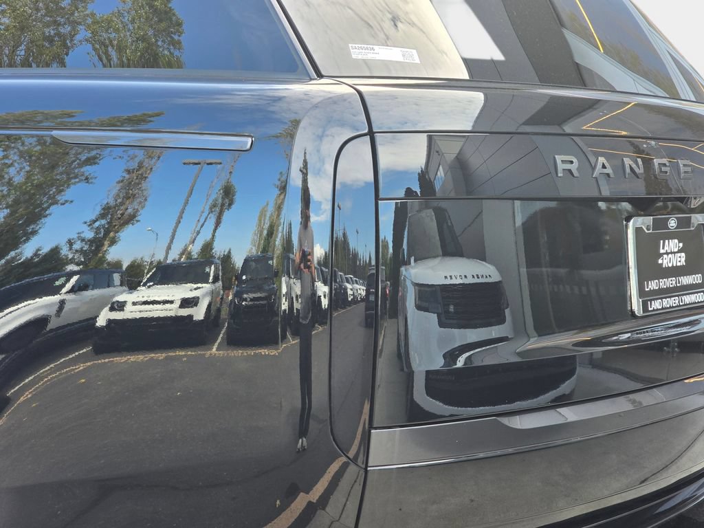 Certified 2025 Land Rover Range Rover Autobiography AWD/4WD image 39