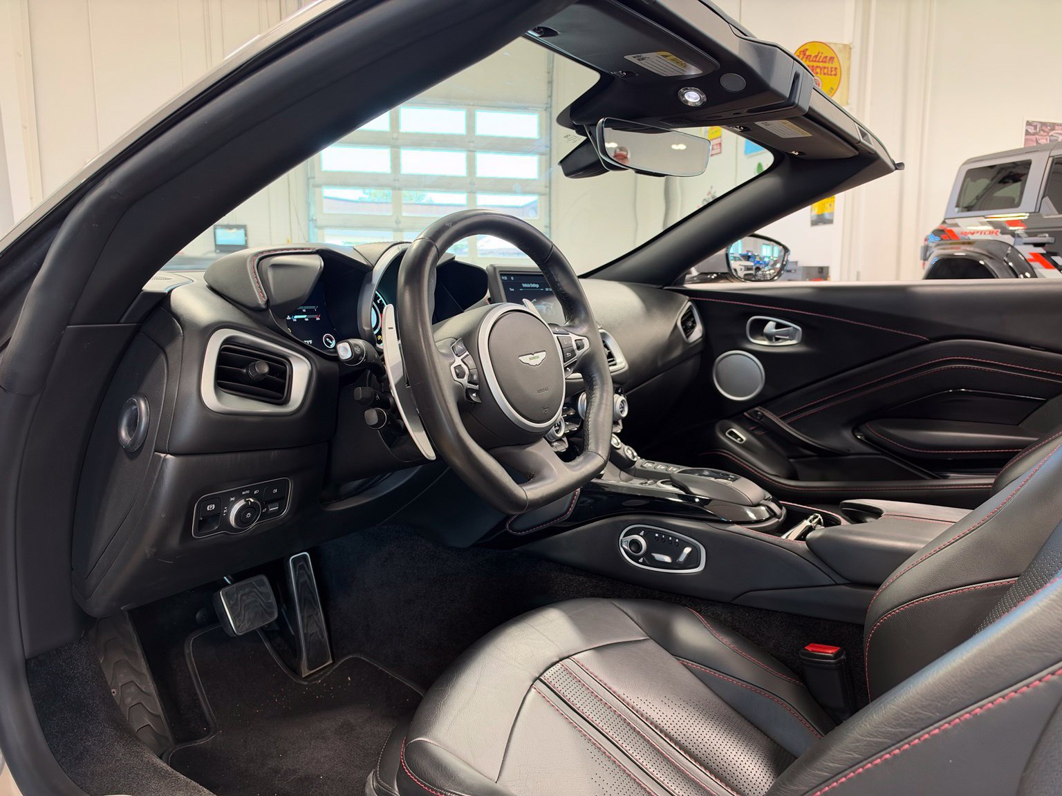 Used 2021 Aston Martin V8 Vantage Roadster RWD image 25