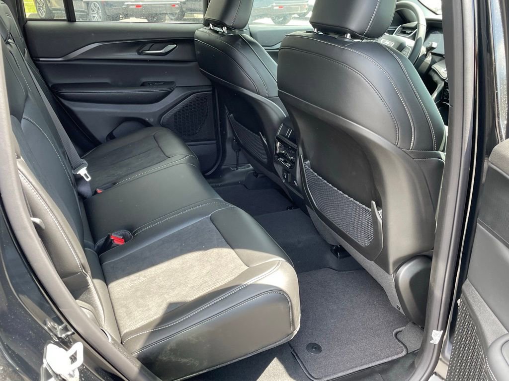 New 2025 Jeep Grand Cherokee Altitude image 22
