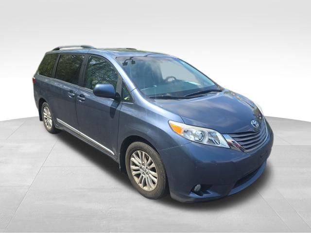 Used 2015 Toyota Sienna XLE w/ XLE Navigation Package FWD image 9