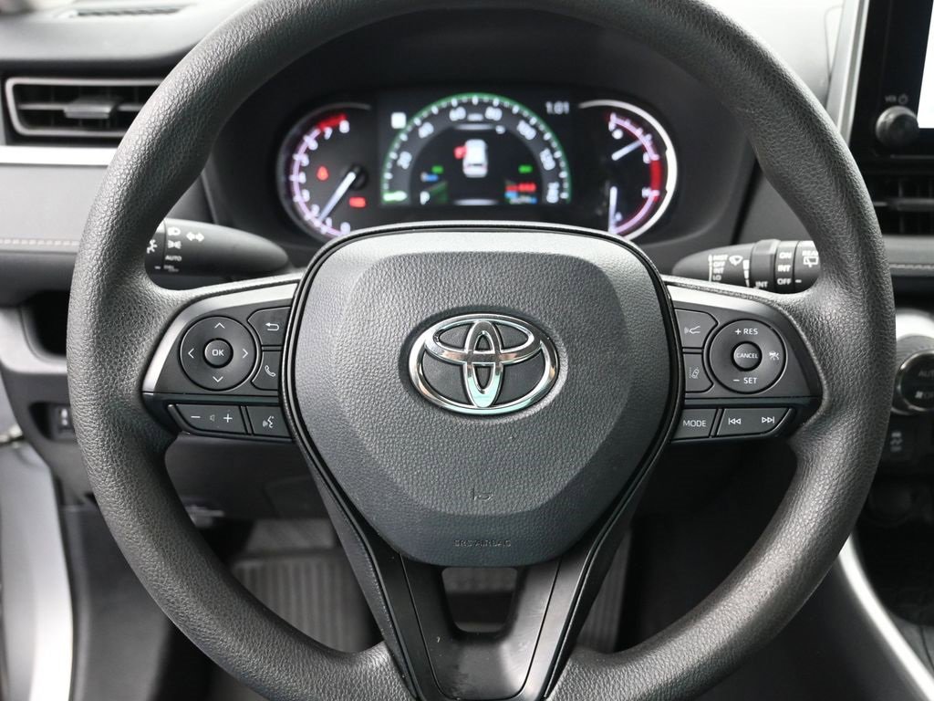 Used 2025 Toyota RAV4 XLE image 13