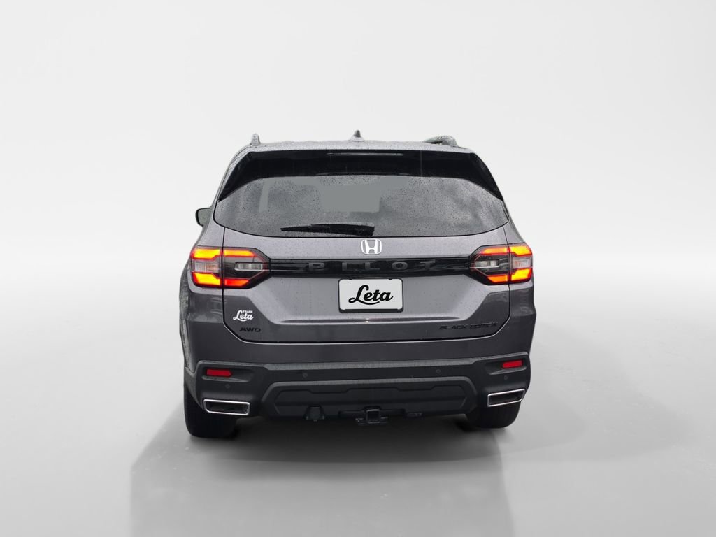 Certified 2025 Honda Pilot Black Edition image 5