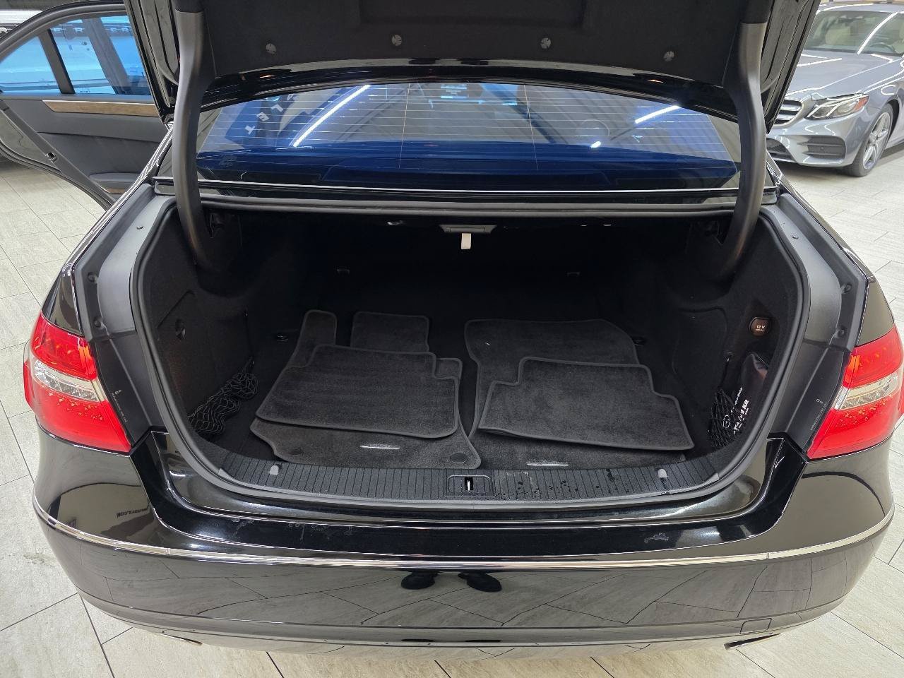 Used 2010 Mercedes-Benz E 350 Sedan image 13